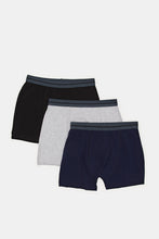 Load image into Gallery viewer, مجموعة شورتات بوكسر متنوعة للأولاد الكبار (عبوة من 3 قطع)