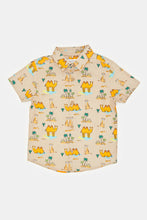 Load image into Gallery viewer, طقم قميص وتيشيرت باللون البيج والأبيض للأولاد الرضّع (قطعتين)
