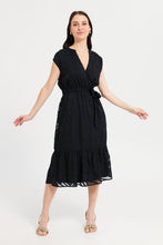 Load image into Gallery viewer, فستان برقبة V جاكارد باللون الأسود للنساء