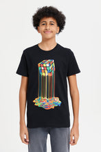 Load image into Gallery viewer, تي شيرت برسومات Melting Dice باللون الأسود للأولاد الكبار