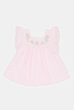 Load image into Gallery viewer, بلوزة بأكمام مزينة باللون الوردي للبنات حديثي الولادة