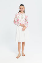 Load image into Gallery viewer, توب بطبعة زهر باللون الأبيض للبنات الكبار