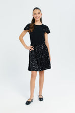 Load image into Gallery viewer, تنورة مزينة بالترتر باللون الأسود للبنات الكبار