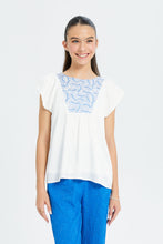 Load image into Gallery viewer, توب مطرز باللون الأبيض والأزرق للبنات الكبار