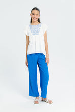 Load image into Gallery viewer, توب مطرز باللون الأبيض والأزرق للبنات الكبار