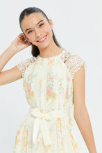 Load image into Gallery viewer, فستنا بطبعة زهر بكسرات باللون الأصفر للبنات الكبار