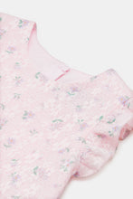 Load image into Gallery viewer, طقم توب وتنورة مزين بالدانتيل مطبوع باللون الوردي للبنات حديثي الولادة (قطعتين)