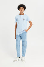 Load image into Gallery viewer, بنطال جينز فضفاض أزرق اللون مقصوص ومخيط للأولاد الكبار
