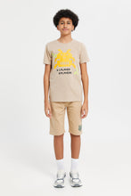 Load image into Gallery viewer, تي شيرت للأولاد الكبار باللون البيج