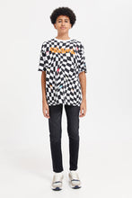 Load image into Gallery viewer, تي شيرت كبير الحجم مطبوع بالأبيض والأسود للأولاد الكبار