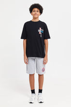 Load image into Gallery viewer, تيشيرت مطبوع باللون الأسود للأولاد الكبار