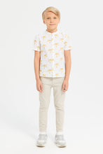 Load image into Gallery viewer, قميص بياقة ماندرين مطبوع باللون الأبيض للأولاد الصغار