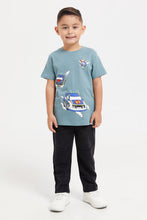 Load image into Gallery viewer, تي شيرت للأولاد برسومات سيارة باللون الأزرق المخضر