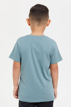 Load image into Gallery viewer, تي شيرت للأولاد برسومات سيارة باللون الأزرق المخضر