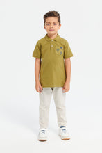 Load image into Gallery viewer, تيشيرت بولو باللون الكاكي للأولاد الصغار