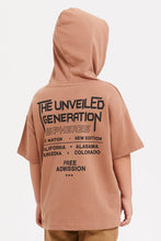 Load image into Gallery viewer, تي شيرت بقناع مطبوع باللون البني للأولاد