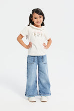 Load image into Gallery viewer, جينز واسع بتفاصيل باللون الأزرق للبنات الصغار