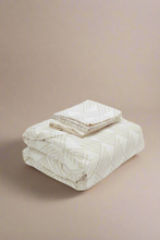 Load image into Gallery viewer, طقم لحاف مطبوع هندسي مكون من 4 قطع باللون البيج (حجم مزدوج)