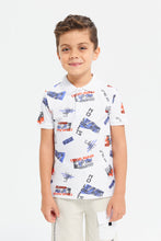 Load image into Gallery viewer, تيشيرت بولو مطبوع باللون الأبيض للأولاد الصغار