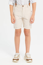 Load image into Gallery viewer, شورت بحمالات باللون البيج للأولاد الصغار