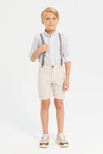 Load image into Gallery viewer, شورت بحمالات باللون البيج للأولاد الصغار