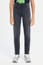 Load image into Gallery viewer, بنطلون جينز باللون الرمادي الداكن للأولاد الكبار