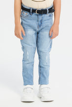 Load image into Gallery viewer, بنطلون جينز بحزام باللون الأزرق للأولاد الصغار