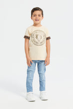 Load image into Gallery viewer, بنطلون جينز بحزام باللون الأزرق للأولاد الصغار