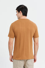 Load image into Gallery viewer, تيشيرت جاكار باللون البني للرجال