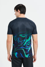 Load image into Gallery viewer, تيشيرت رياضي مطبوع باللون الأسود للرجال