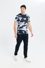 Load image into Gallery viewer, تيشيرت مطبوع باللون الكحلي للرجال