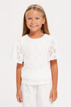 Load image into Gallery viewer, بلوزة بدانتيل باللون الأبيض للبنات الصغار