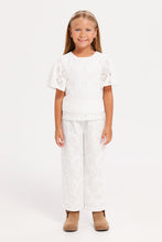 Load image into Gallery viewer, بلوزة بدانتيل باللون الأبيض للبنات الصغار