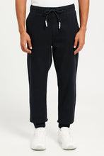 Load image into Gallery viewer, بنطال رياضي من قماش الدنيم باللون الأسود للرجال