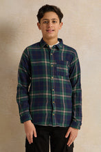 Load image into Gallery viewer, تي شيرت أبيض للأولاد الكبار مع قميص منقوش