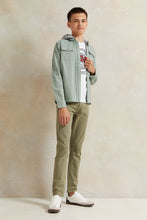 Load image into Gallery viewer, قميص بغطاء رأس مع تي شيرت للأولاد الكبار باللون الأخضر (قطعتان)