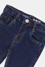 Load image into Gallery viewer, بنطلون جينز أساسي بقصّة Slim Fit للأولاد الصغار باللون الأزرق الداكن