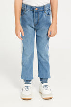 Load image into Gallery viewer, بنطال رياضي من قماش الدنيم بشريط جانبي أزرق للأولاد