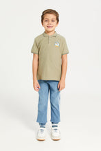 Load image into Gallery viewer, بنطال رياضي من قماش الدنيم بشريط جانبي أزرق للأولاد