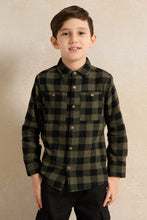 Load image into Gallery viewer, قميص فلانل منقوش باللونين الأخضر والأسود للأولاد