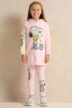 Load image into Gallery viewer, طقم كاجوال مطبوع عليه صورة الفول السوداني باللون الوردي للبنات (قطعتان)