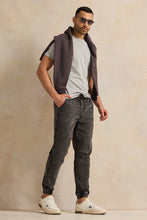 Load image into Gallery viewer, بنطال رياضي من قماش الدنيم الأسود للرجال