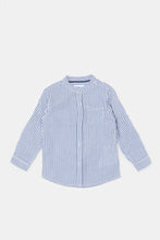 Load image into Gallery viewer, طقم قميص مع تي شيرت أزرق وأبيض للأولاد الرضع (قطعتان)