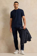 Load image into Gallery viewer, تي شيرت رجالي أزرق داكن بياقة ماندرين