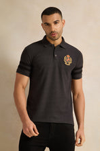 Load image into Gallery viewer, قميص بولو رجالي بشعار الفحم
