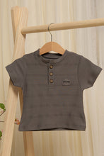 Load image into Gallery viewer, تي شيرت جاكار بني للأولاد الرضع