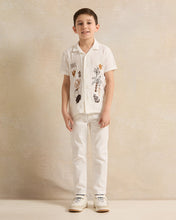 Load image into Gallery viewer, قميص أبيض مطرز للأولاد