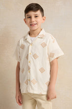 Load image into Gallery viewer, قميص جاكار كريمي للأولاد بأكمام قصيرة
