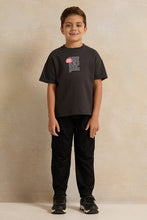 Load image into Gallery viewer, تي شيرت فحمي مطبوع للأولاد