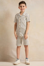 Load image into Gallery viewer, طقم كاجوال مخطط أبيض للأولاد (قطعتين)